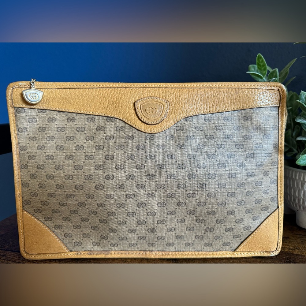(Sold) GUCCI Vintage Micro GG Travel Pouch in EUC